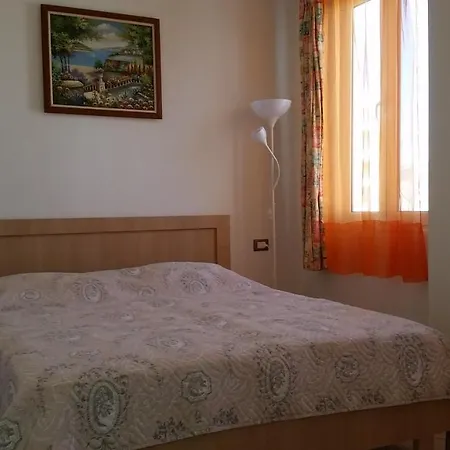 Rruga Qerret Plazh Dielli Apartment Golem (Tirana)